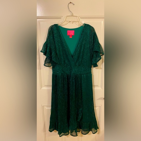 Lilly Pulitzer Dresses & Skirts - Stunning Lilly Pulitzer holiday dress
